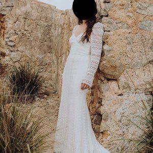 Laudae Barcelona Wedding Dress - Off-White Lace, Open Back